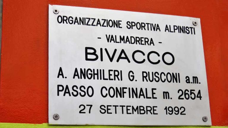 la targa del bivacco