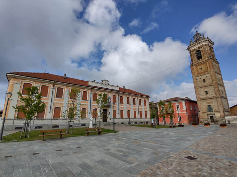 piazza castello la morra