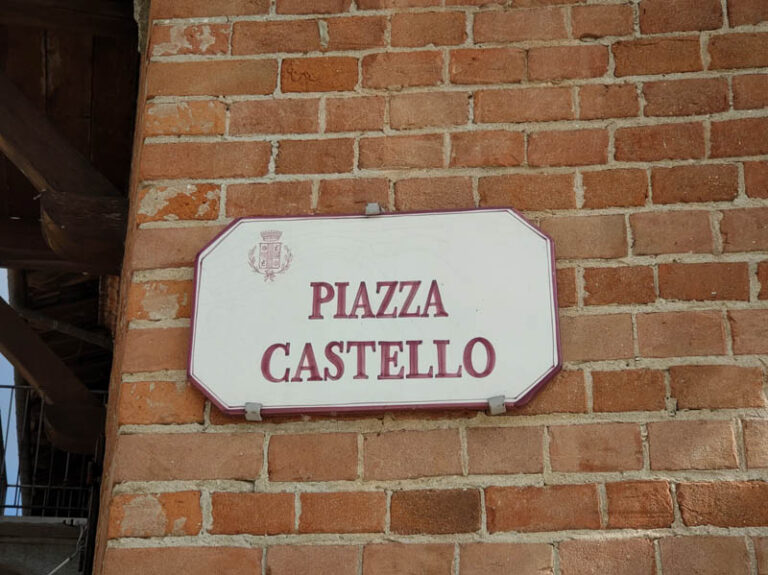 piazza castello la morra