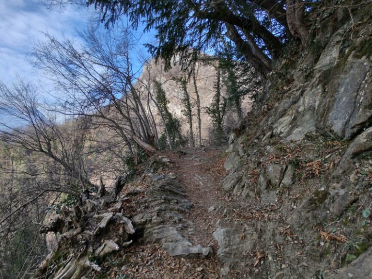 sewntiero del viandante variante alta lierna varenna