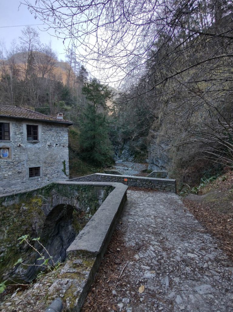 ponte in pietra vezio