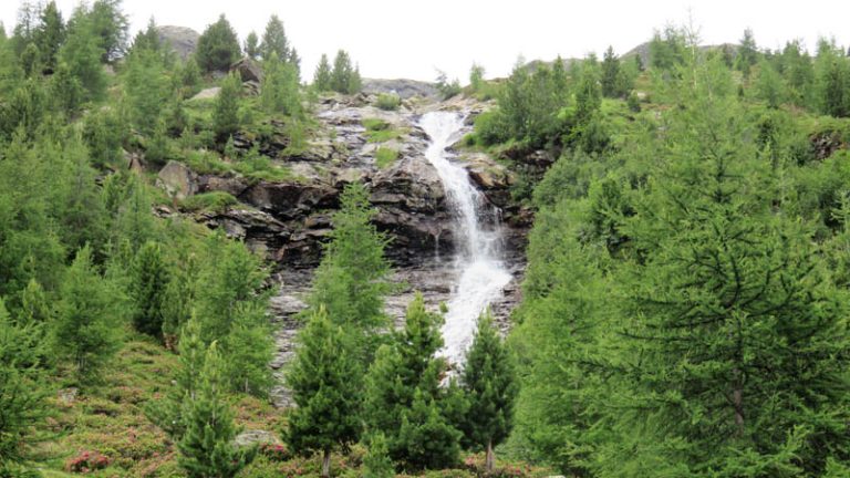 cascata nei pressi del rifugio roma