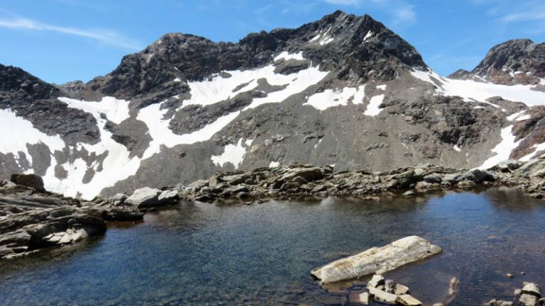 Il laghetto con la Croda Nera e il laghetto