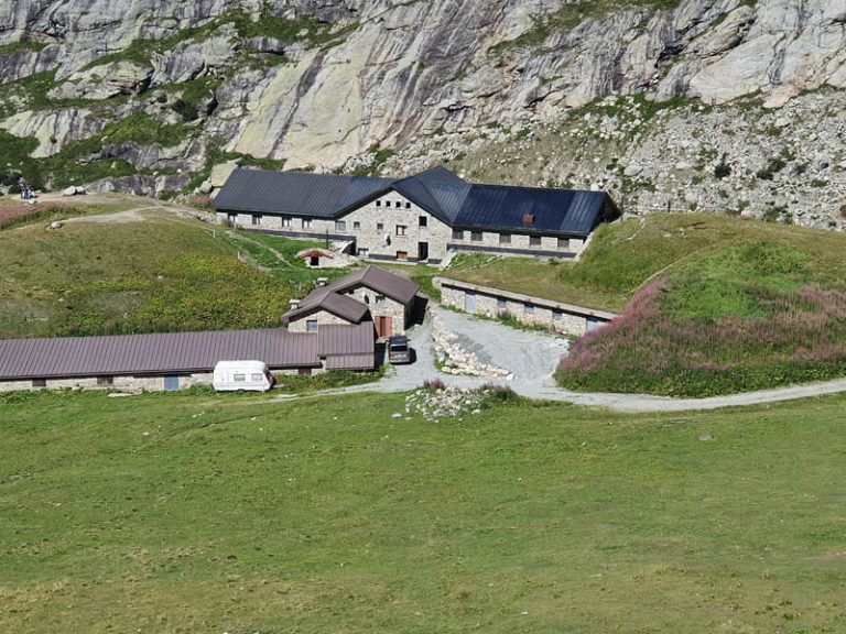 rifugio elena val ferret