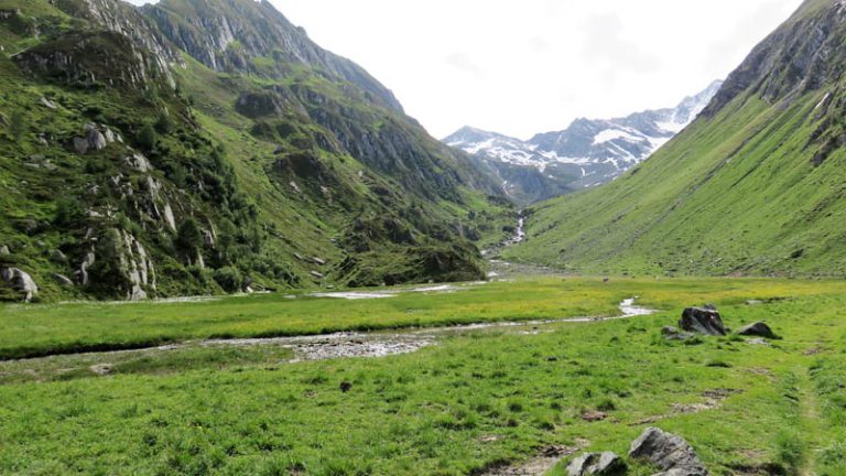 sentiero verso il rifugio giogo lungo