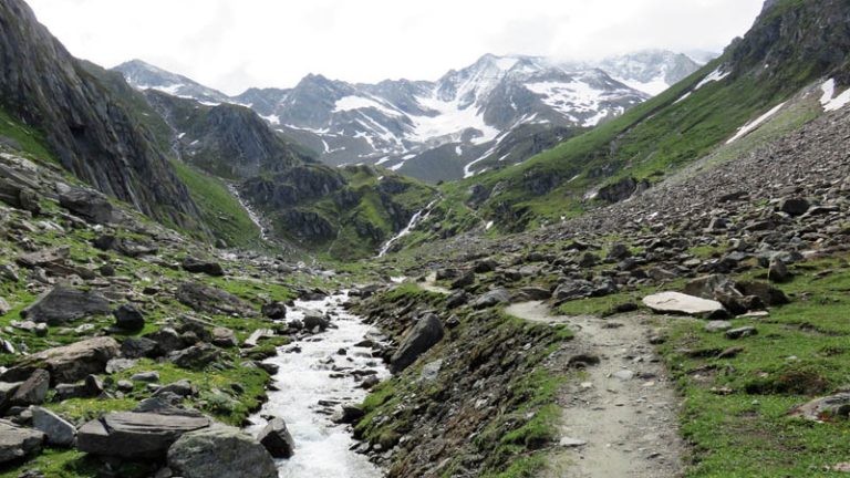 sentiero verso rifugio giogo lungo