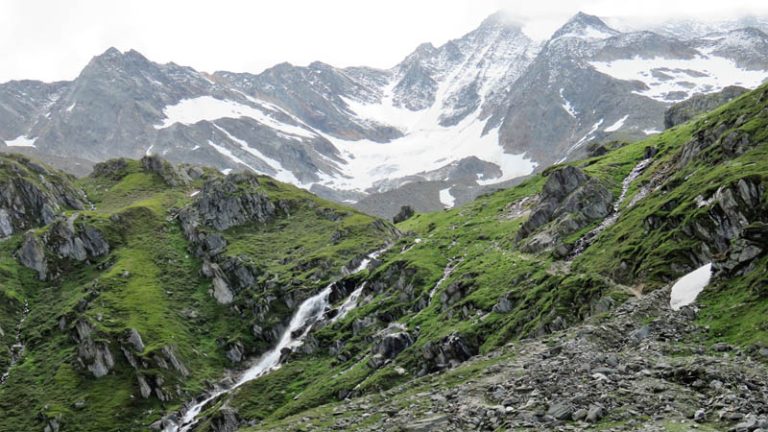 sentiero verso rifugio giogo lungo