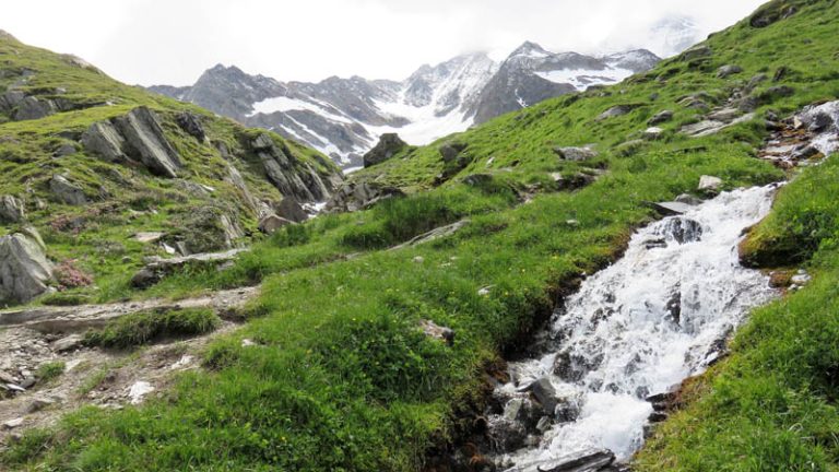 sentiero verso rifugio giogo lungo