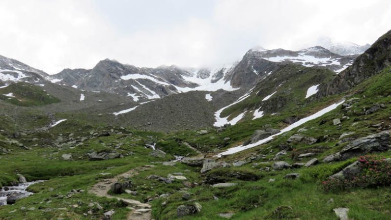 sentiero verso rifugio giogo lungo