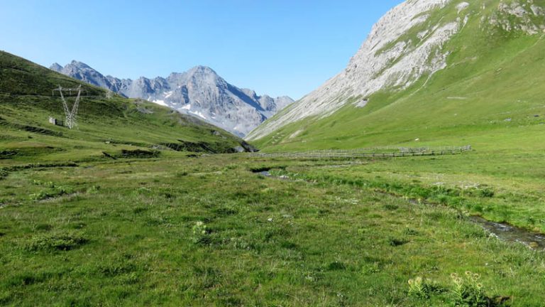 panorama verso il fondovalle con la Reit