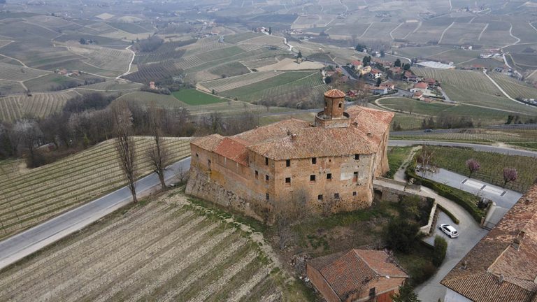 castello della volta barolo