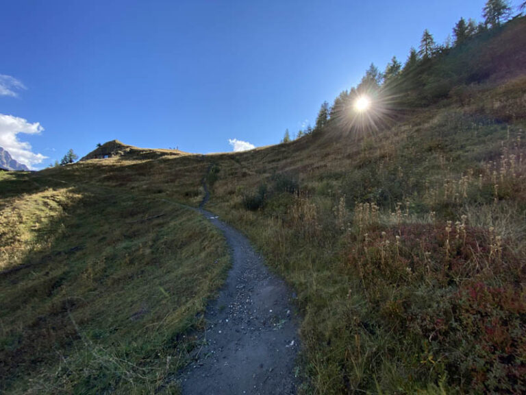 sentiero rifugio bertone sole