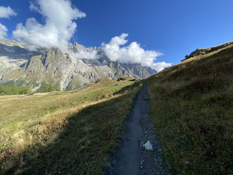 rifugio bertone sentiero