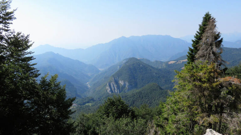 vista dal sentiero sulla Valle di Riofreddo, Priafora e Rione