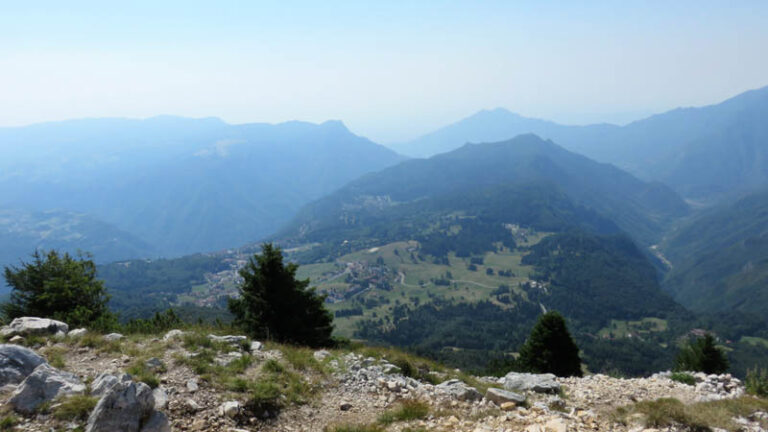 l'Altopiano di Tonezza, col Cengio e il Summano