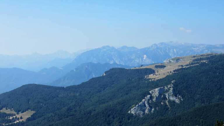 Pasubio e il Carega davanti le Porte di Toraro