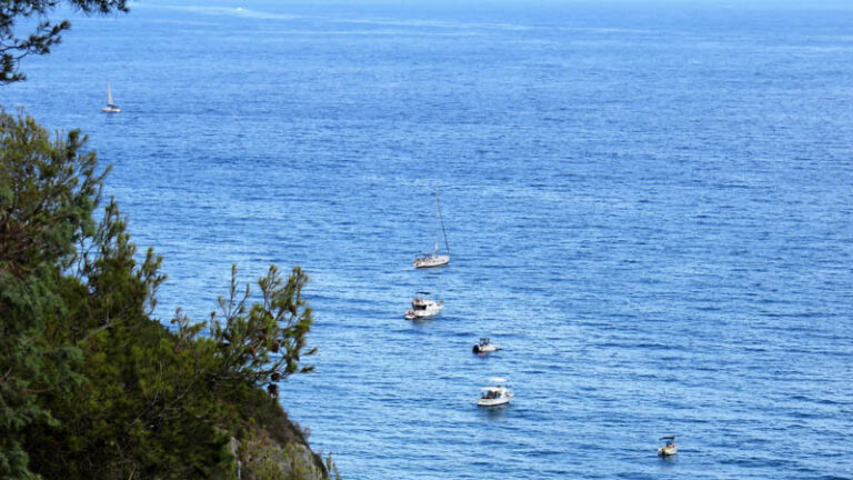 yatch sul mare