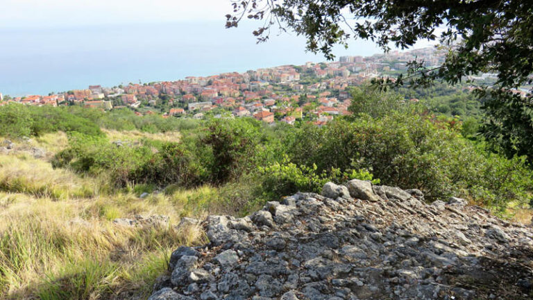 trekking sentiero cultura borgo verezzi