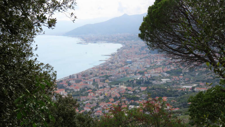 la vista dalla chiesa di S. Martino sentiero natura