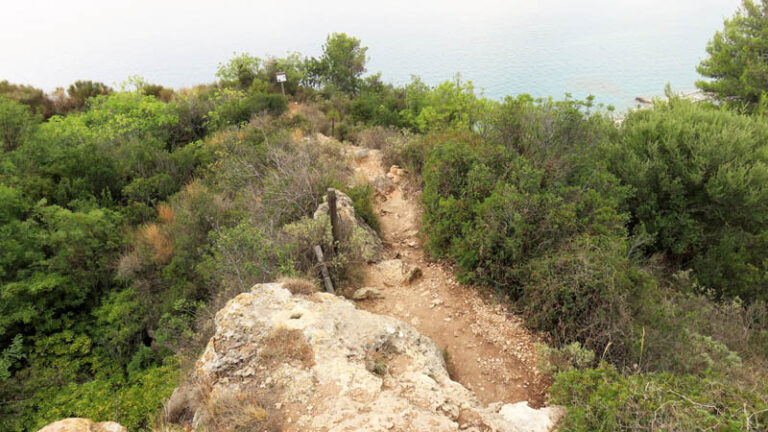 trekking sentiero cultura borgo verezzi