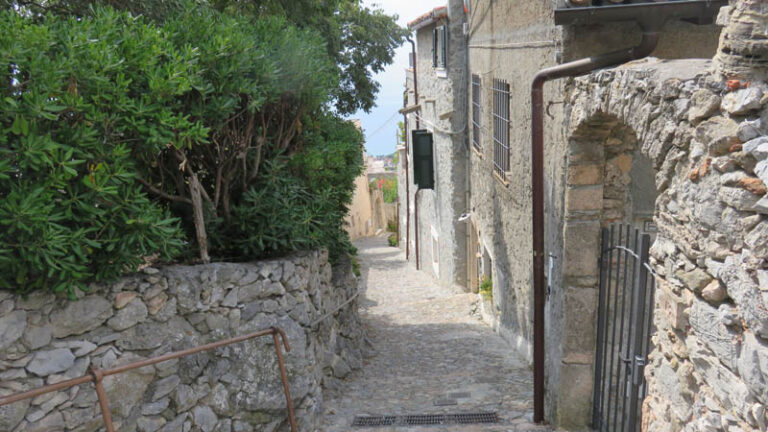 sentiero cultura trekking Borgio Verezzi