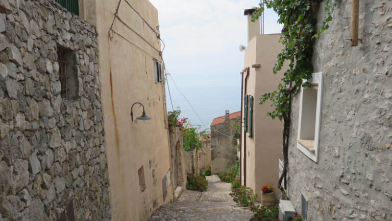 sentiero cultura borgo verezzi trekking