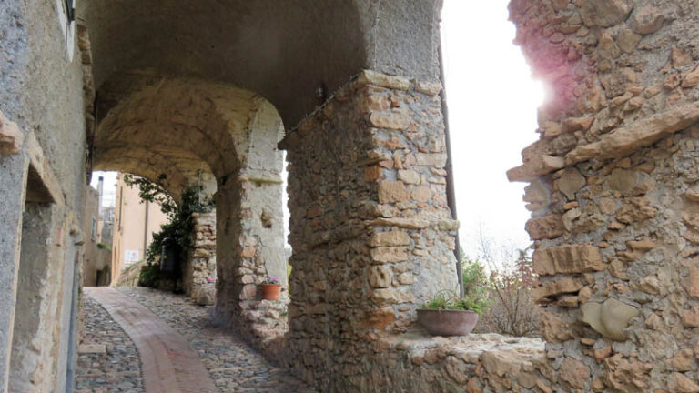 sentiero cultura trekking Borgio Verezzi