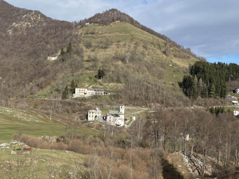 sentiero dei grandi alberi morterone