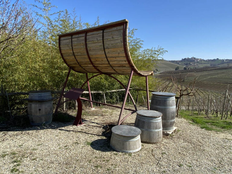 la panchina dei giganti della Cascina Munesteu