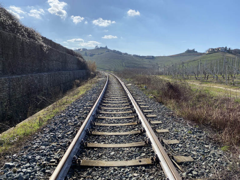 linea ferroviaria Bra - Nizza Monferrato