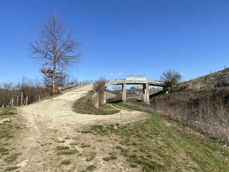 linea ferroviaria Bra - Nizza Monferrato