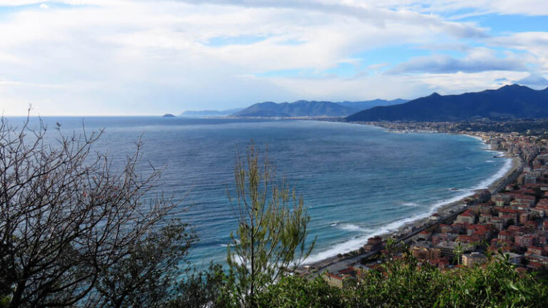 vista sul pietrose e sul loanese