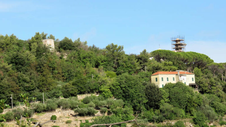 il Mulino Fenicio e la chiesa di S. Martino