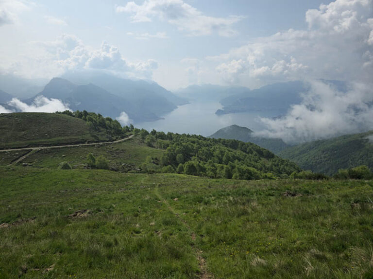 strada poderale verso il Rifugio La Canua