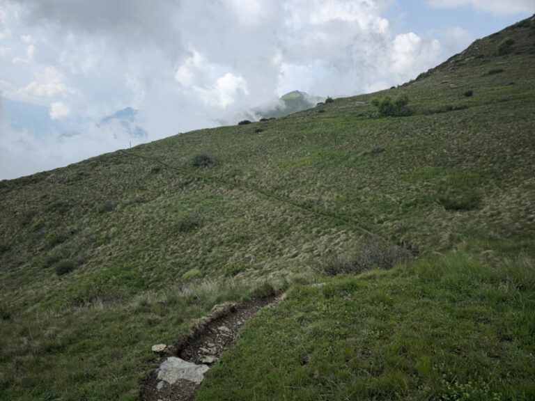 sentiero verso il Rifugio La Canua