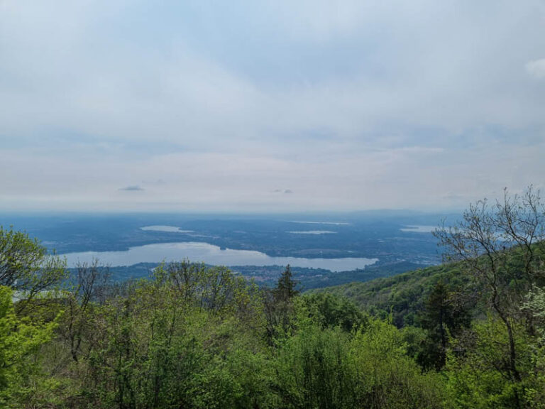 vista sui laghi dal Monte Tre Croci