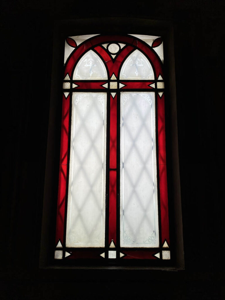 Santa Maria del Monte il vetro della chiesa