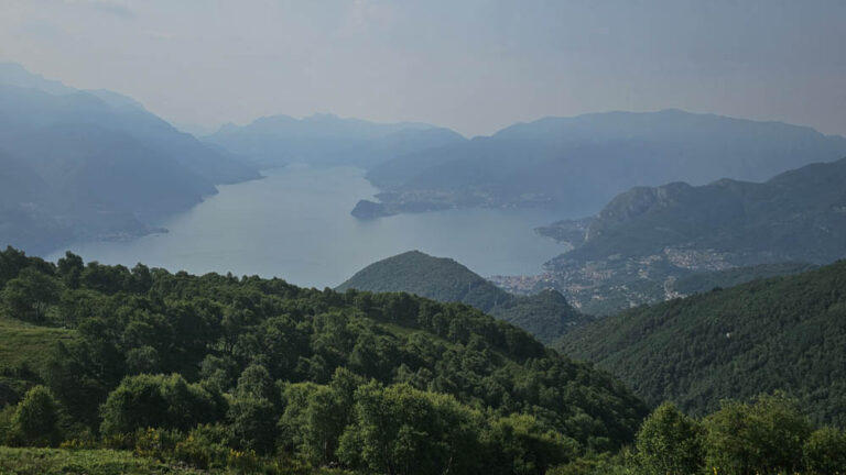 sentiero di salita rifugio menaggio