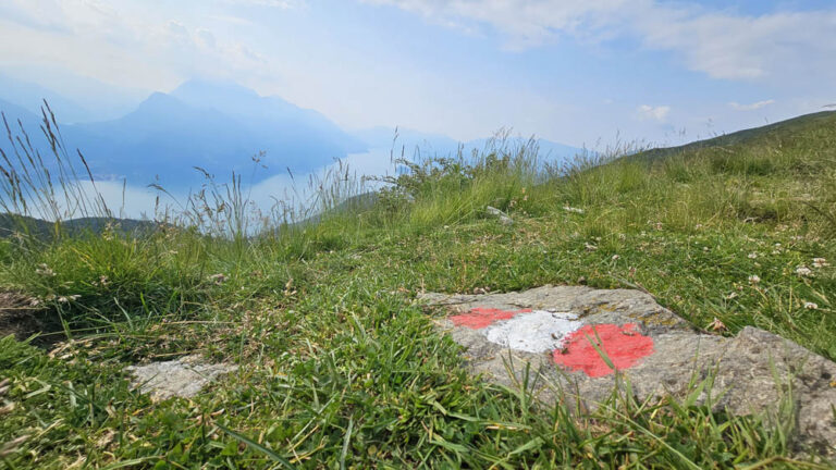 sentiero di salita rifugio menaggio