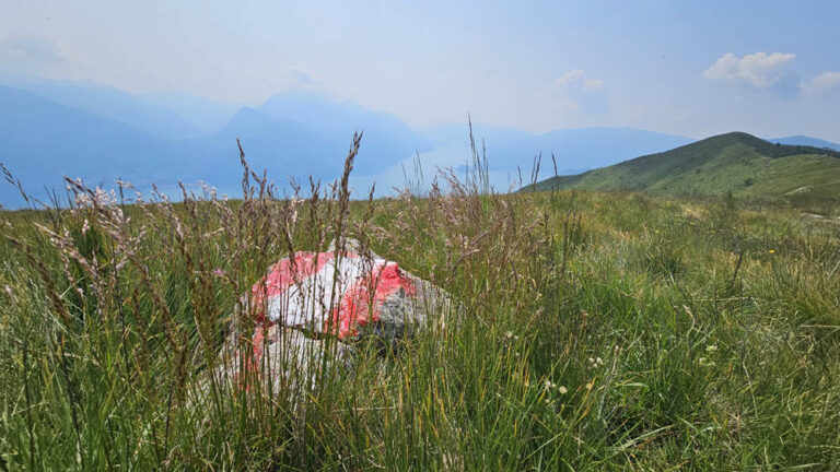 sentiero di salita rifugio menaggio