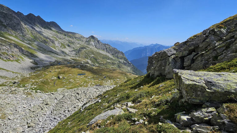 la vista verso la Svizzera dal Passo Hendar Furggu