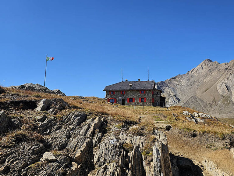 rifugio città di busto alta val formazza