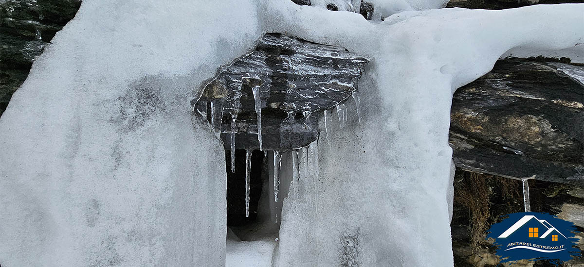 stalattiti di ghiaccio sentiero rifugio maria luisa alta val formazza