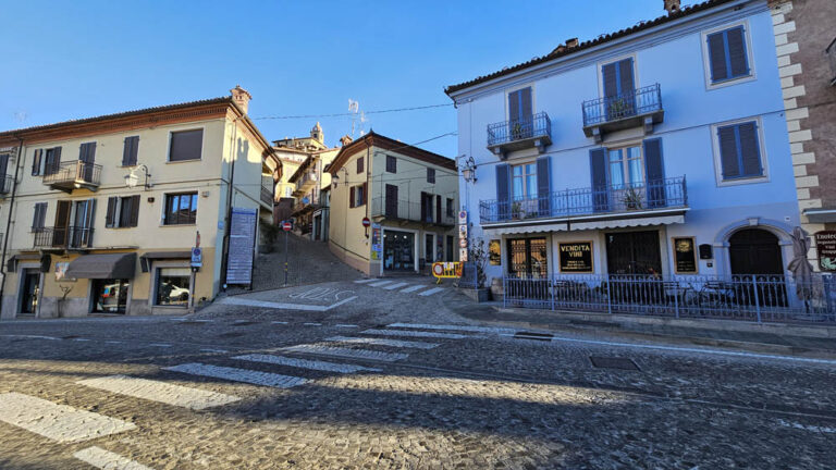 Piazza Umberto I a Monforte d'Alba