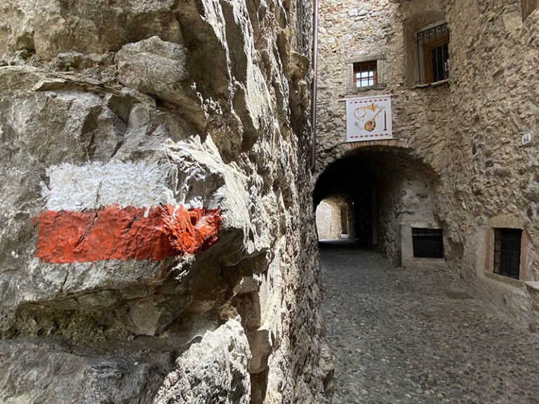 borgo canale di tenno