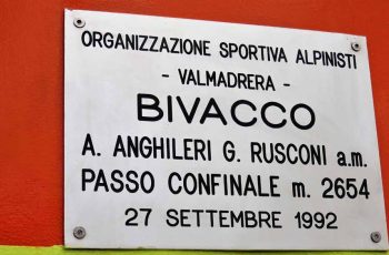 la targa del bivacco