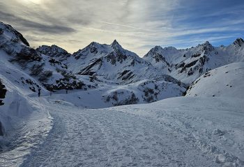 sentiero di salita al rifugio maria luisa alta val formazza